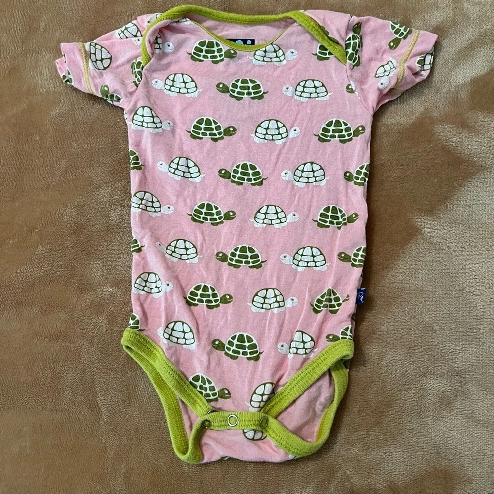 KicKee Pants Pink Turtle Ruffle Butt Bodysuit Bamboo Viscose 3-6 Months